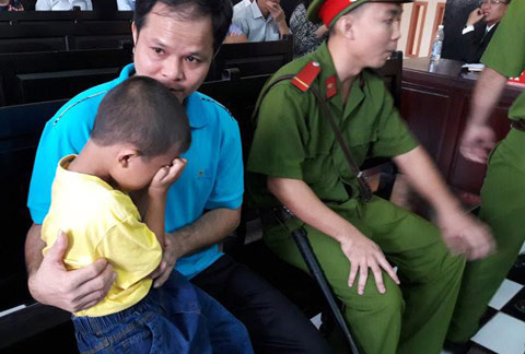 Tân[-]Hiệp[-]Phát[-]bắn[-]khách[-]hàng[-]là[-]tự[-]bắn[-]vào[-]mình